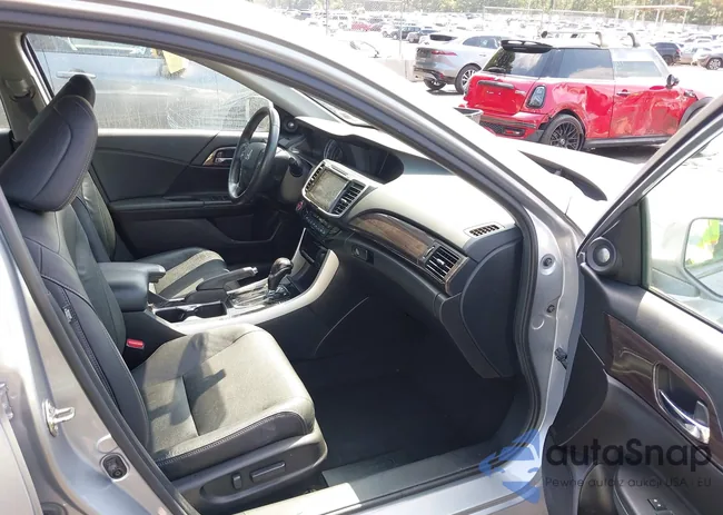 1HGCR2F82HA002559: 42869803