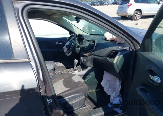 1C4PJLAB9HW566180: 42872064