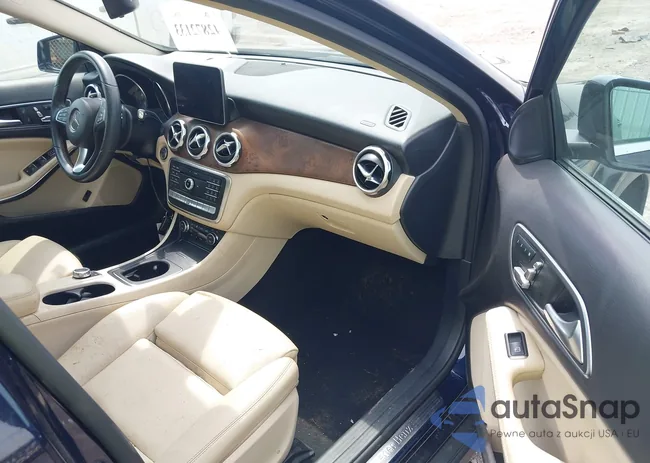 WDCTG4GB7KU004897: 42872133