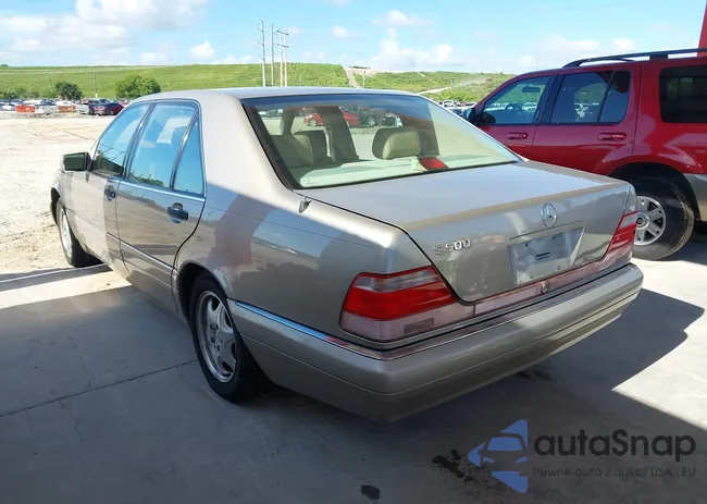 WDBGA33G1XA420830: 42872878