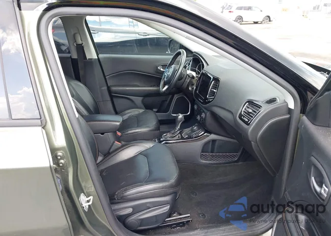 3C4NJDCB8JT330092: 42873126