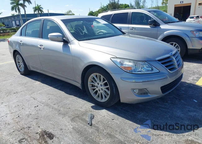 KMHGC4DE3BU113323: 42873830