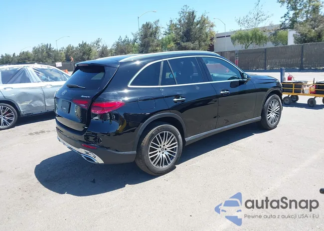 W1NKM4HB3RF198697: 42877718