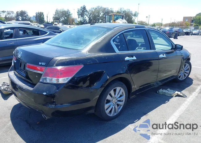 1HGCP3F85BA018192: 42878477