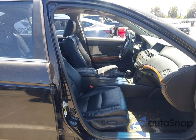 1HGCP3F85BA018192: 42878477