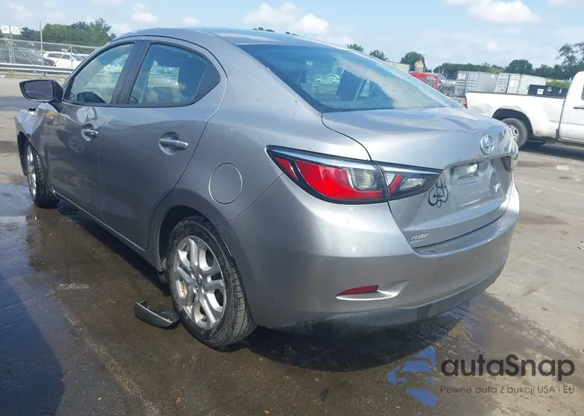 3MYDLBZVXGY105956: 42879893