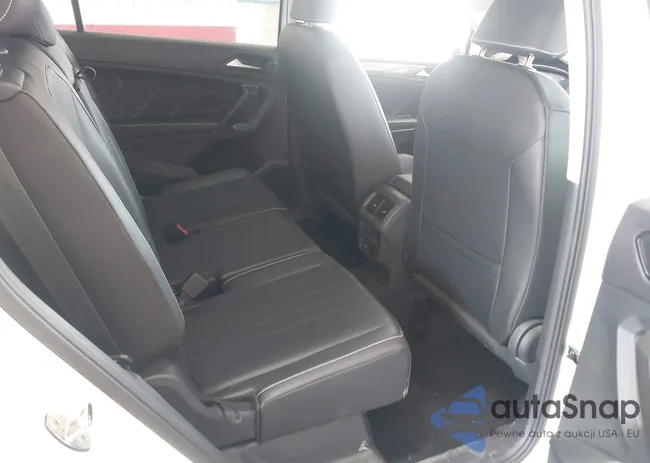 3VV3B7AX2PM140121: 42879971