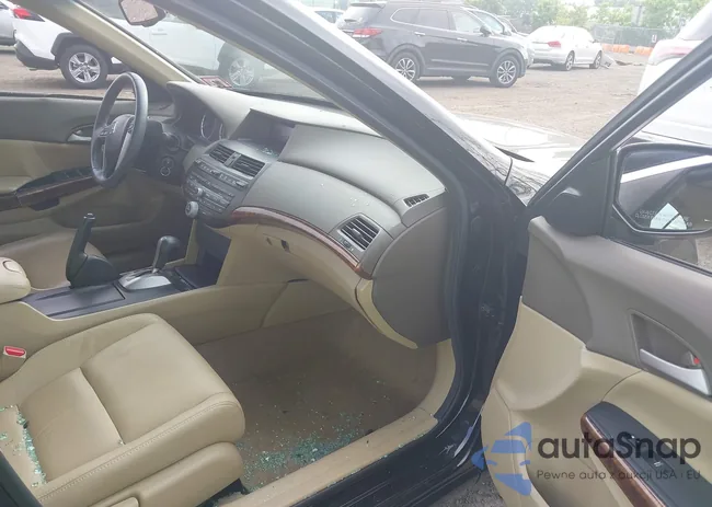 1HGCP2F8XAA052332: 42879467