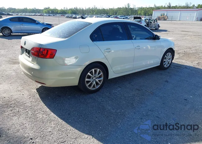 3VWD07AJ0EM431750: 42881132