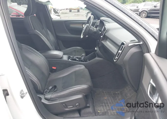 YV4162UM4M2437373: 42884032