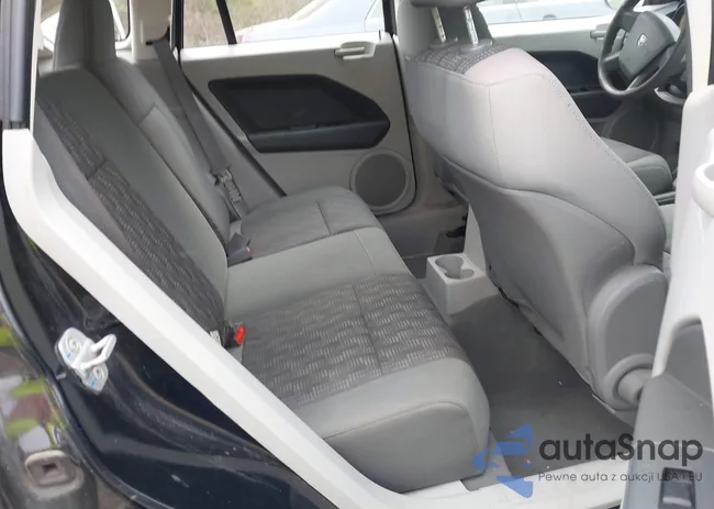 1B3HB48B27D417022: 42884144