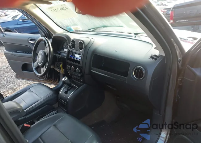 1C4NJRFB4GD558162: 42887232