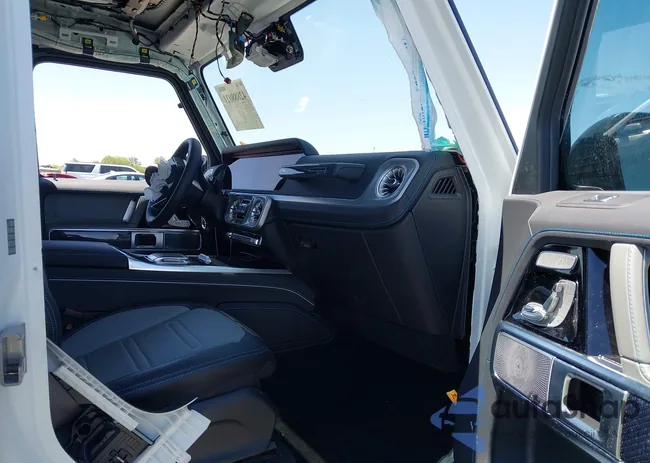 W1NWM0AB3SX025993: 42888021