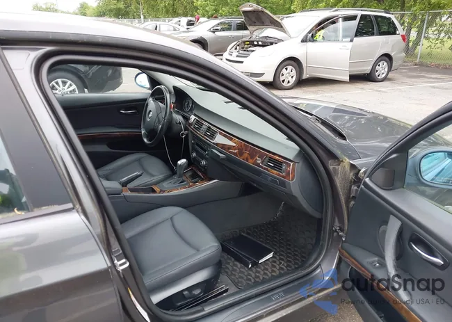 WBAVC73528KX92033: 42888136