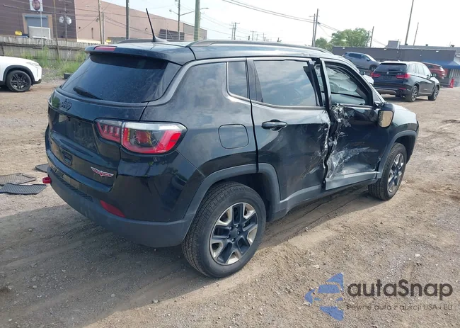 3C4NJDDB0JT129673: 42887666