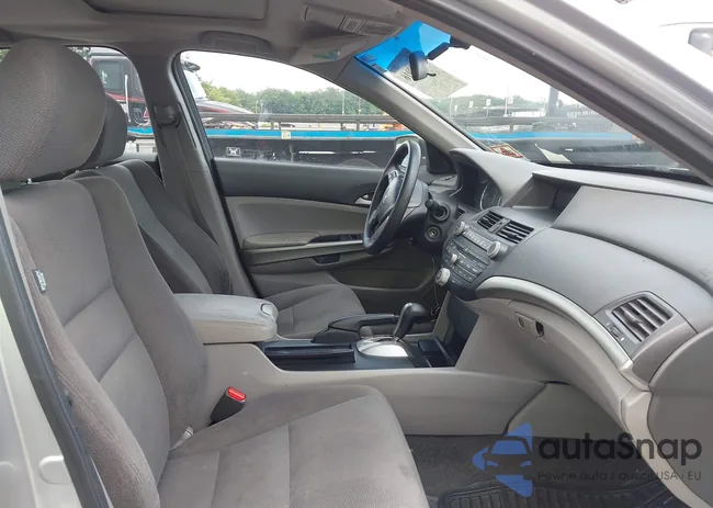 1HGCP2F72AA149693: 42888916