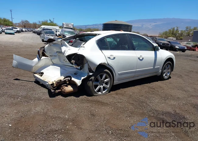 1N4AL21E98N490623: 42889812