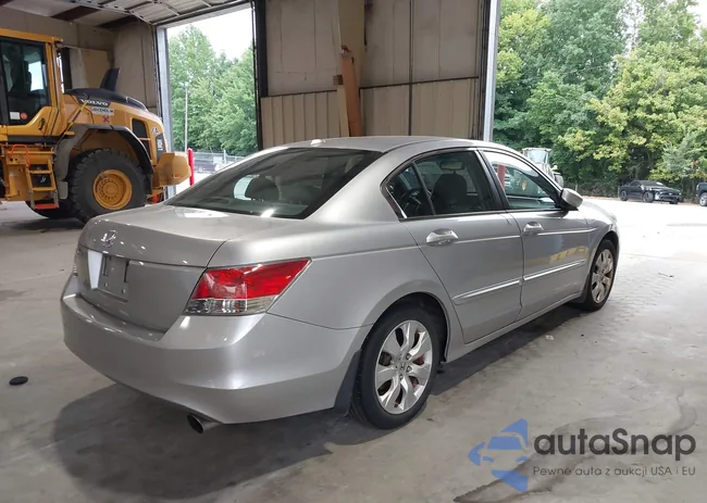 1HGCP2F83AA183635: 42891461