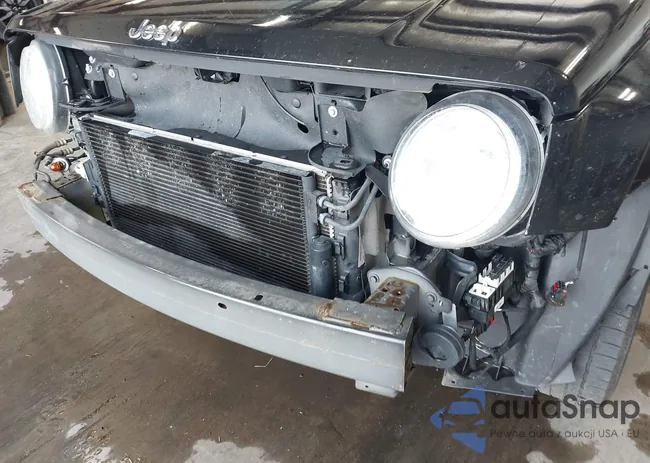 1C4NJRFB5GD758645: 42895341