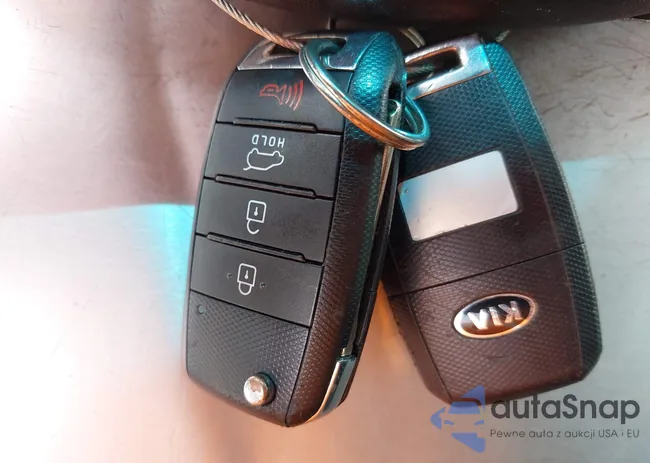 KNDJN2A27G7306552: 42896375