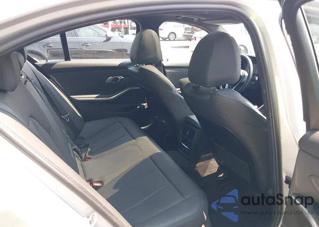 WBA5R7C53KFH30643: 42898756