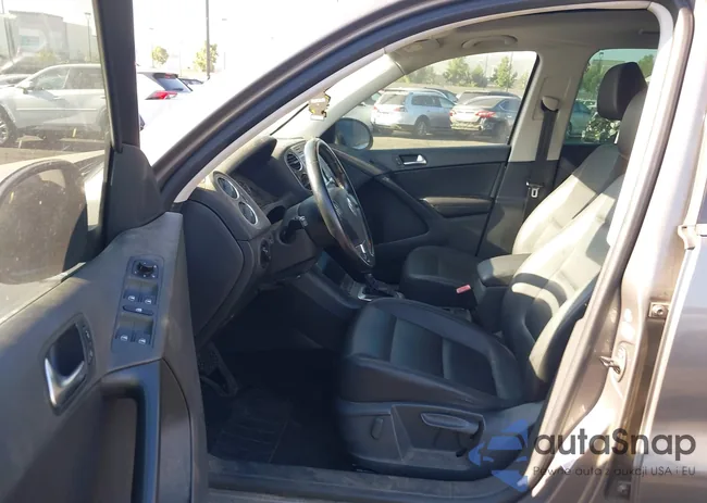 WVGAV7AX3AW515482: 42900100