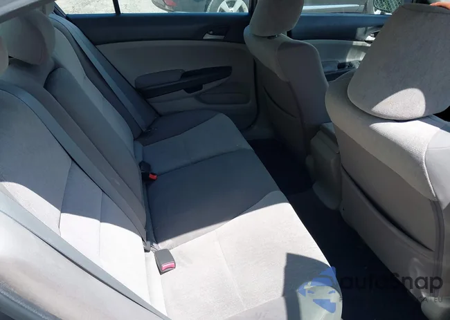 1HGCP2F41AA026280: 42900996