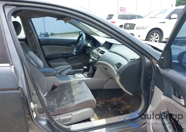 1HGCP2F35BA088015: 42900460