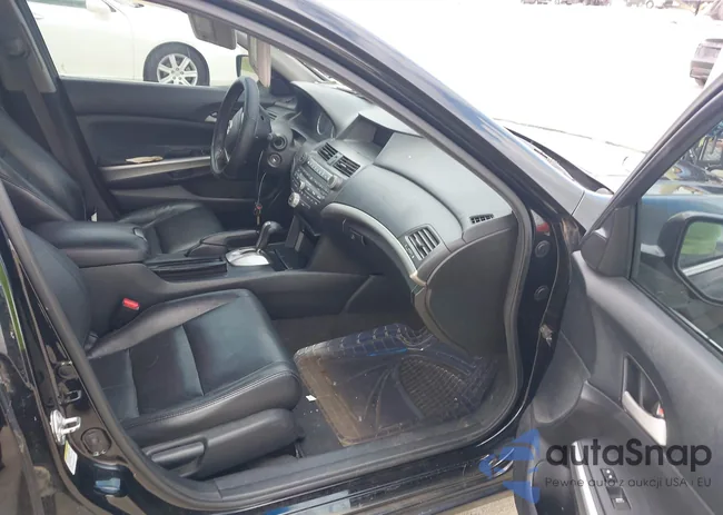 1HGCP2F7XAA139932: 42902277