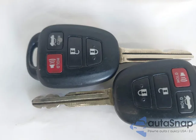 2T1BURHE9HC823612: 42901308