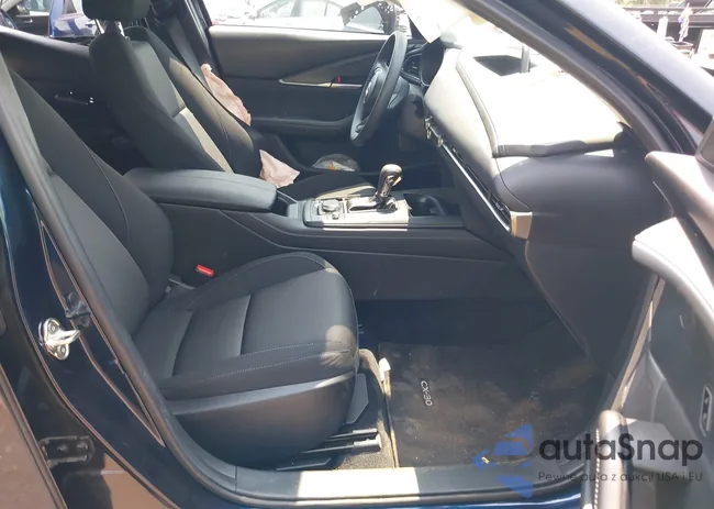 3MVDMBAM1SM827717: 42902471