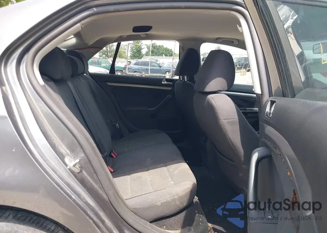 3VWJZ7AJ5AM007189: 42904692