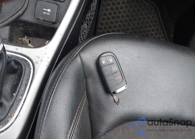 3C4NJDBB1JT360813: 42905131