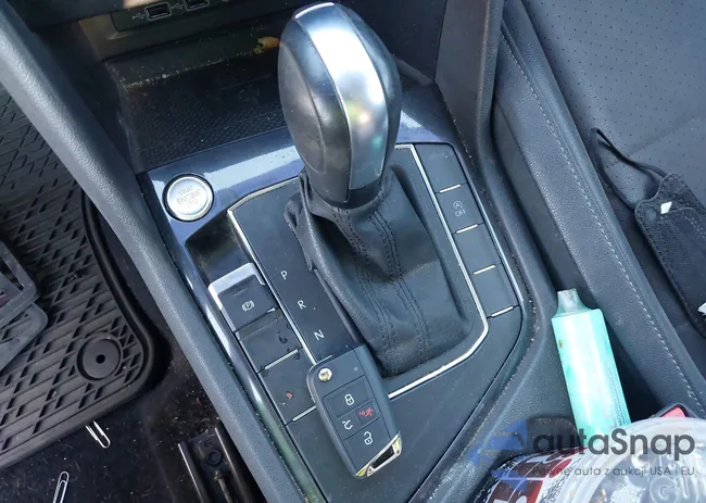 3VV3B7AX2LM067553: 42904487