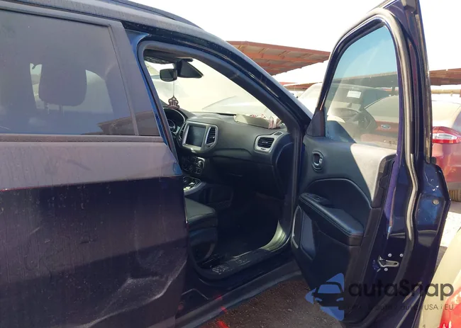 3C4NJDCB5LT123033: 43904550