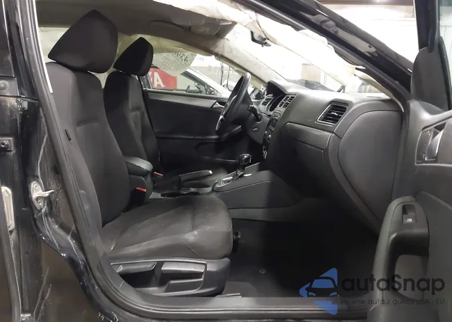 3VWD17AJ3FM261642: 43904718