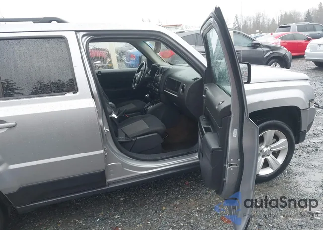 1C4NJPFB0FD297700: 43904757