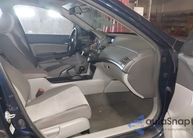 1HGCP2F32AA136777: 43906995