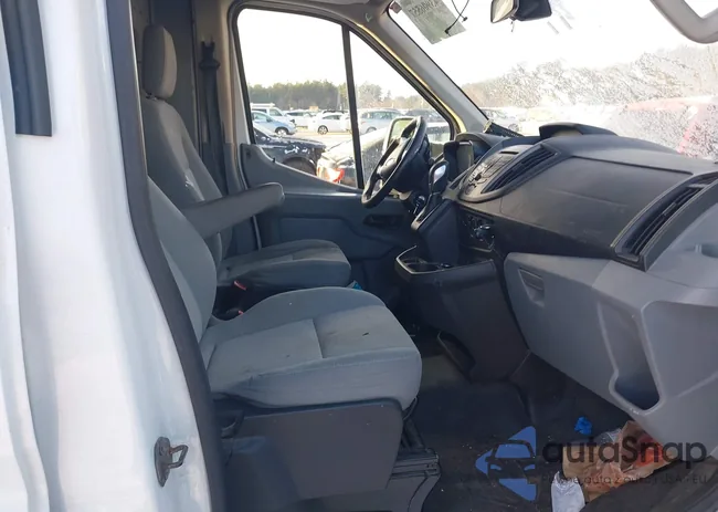 1FTNR2CM7FKA05778: 43906557