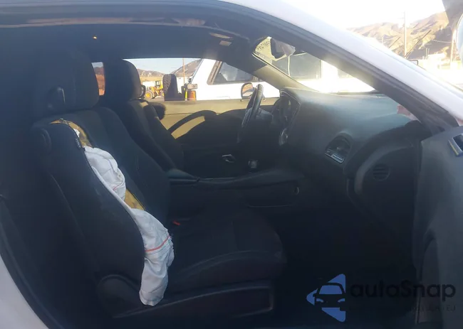 2C3CDZAG5JH127880: 43907485