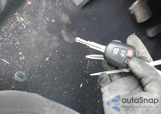 2T1BURHE5FC308863: 43907785