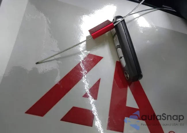 3MZBN1V38JM260449: 43908845