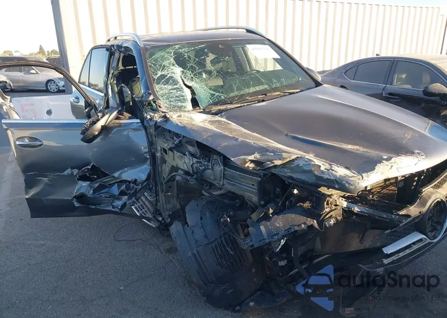 4JGFB4JB1NA637844: 43911101