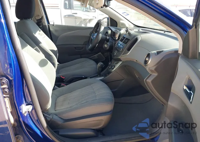 1G1JC5SB8D4200333: 43911795