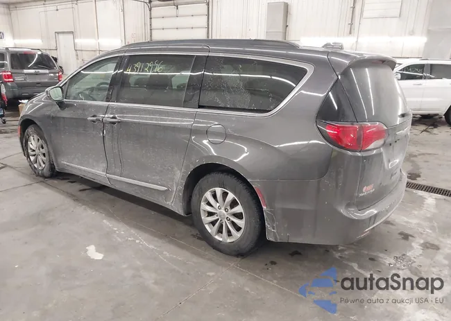 2C4RC1BG1HR795382: 43912996