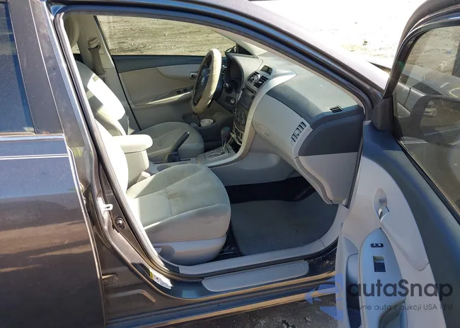 2T1BU4EE7DC923709: 43913095