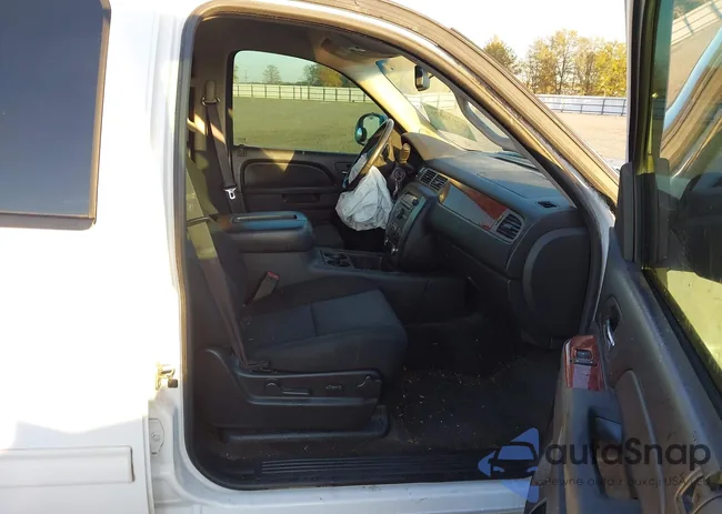 1GKS1AE0XBR398843: 43912526