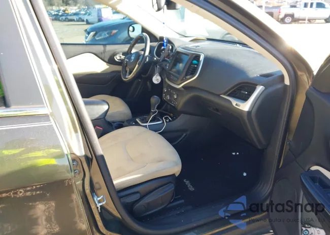 1C4PJLCB5GW149277: 43913636