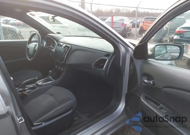 1C3CCBAB3EN204824: 43914937