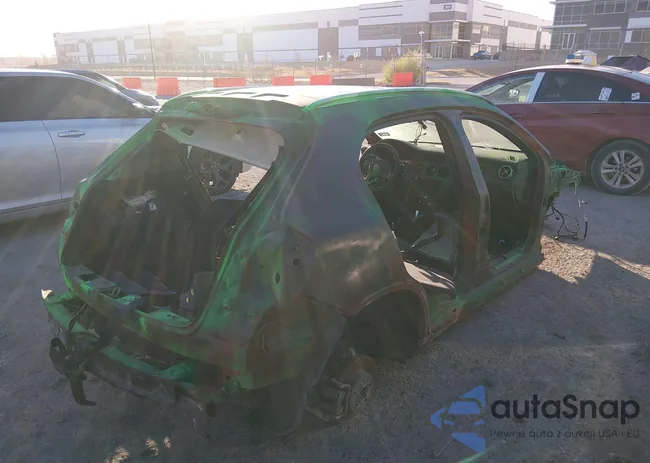 WDCTG4EB3JJ453464: 43915994